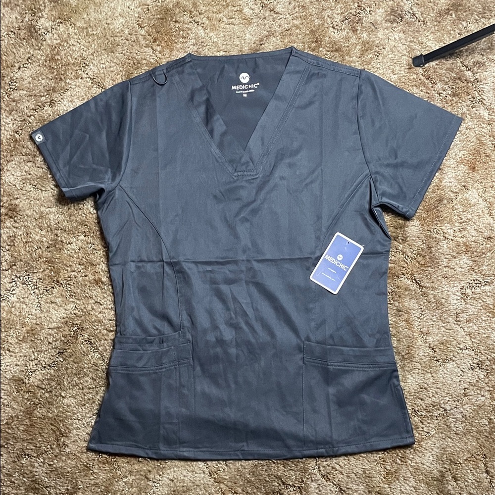 NWT Medic Hic Woman’s Gray Short Sleeve Scrub Top Size Medium